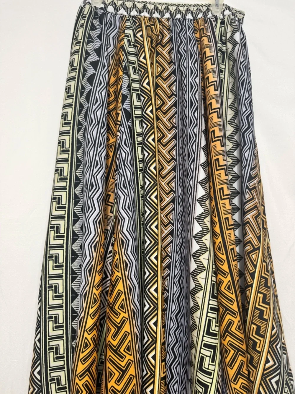 Beautiful Maxi skirt with bold geometric patterns Size L